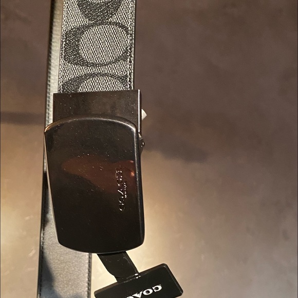 Coach signature PLAQUE BUCKLE REVERSIBLE BELT - Picture 2 of 9